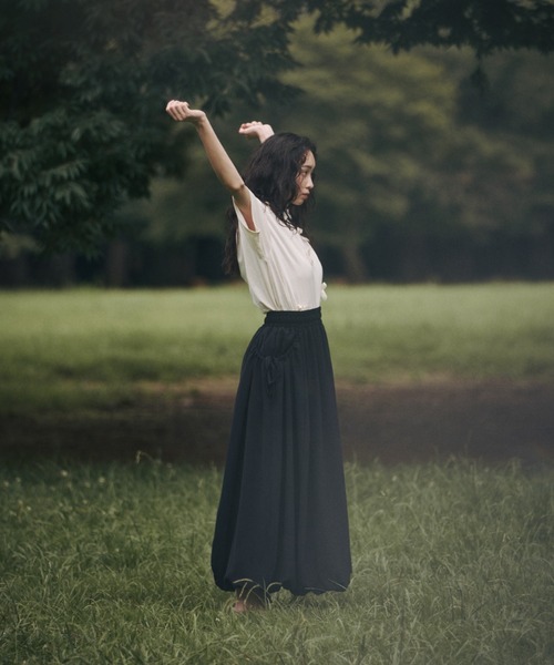 moi tytto（モイテュット）の「ポケットギャザーバルーンスカート（スカート・レディース・オフホワイト/ブラック/ナチュラル・SMALL/MEDIUM）」の9枚目の写真