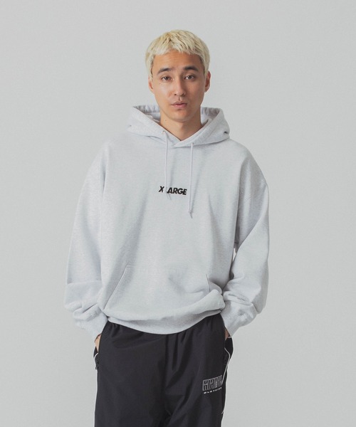 X-LARGE STANDARD LOGO HOODIE (M) ASH メンズ XLARGE（エクストララージ）の「STANDARD LOGO HOODED SWEATSHIRT