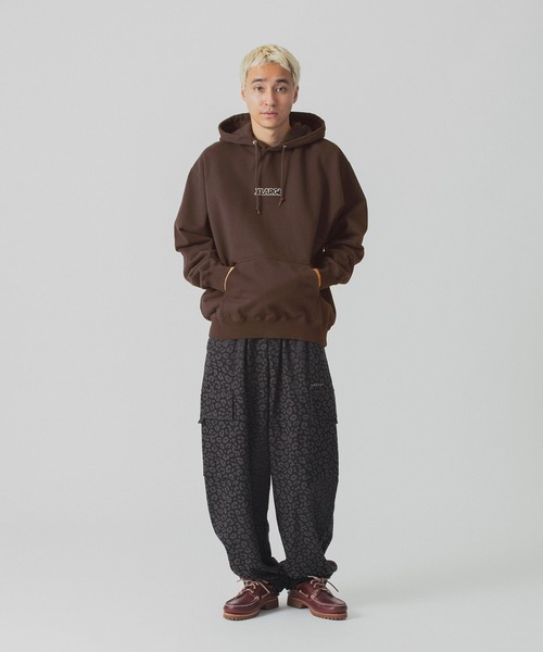 XLARGE（エクストララージ）の「STANDARD LOGO HOODED SWEATSHIRT
