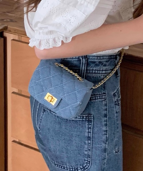 DAY CLOSET(デイ クローゼット)の「レディース アクセサリー感覚で使える2WAYチェーン付きミニバッグ(ショルダーバッグ・レディース・ベージュ/ピンク/ブラック/ブルー/アイボリー・ONE SIZE)」の4枚目の写真
