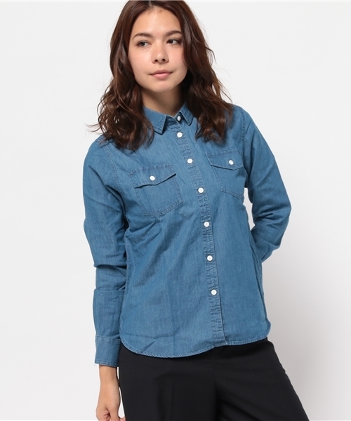 earth music&ecology（アースミュージックアンドエコロジー）の「ワークデニムシャツ（シャツ/ブラウス・レディース・インディゴブルー/ライトインディゴブルー・MEDIUM/LARGE）」の2枚目の写真