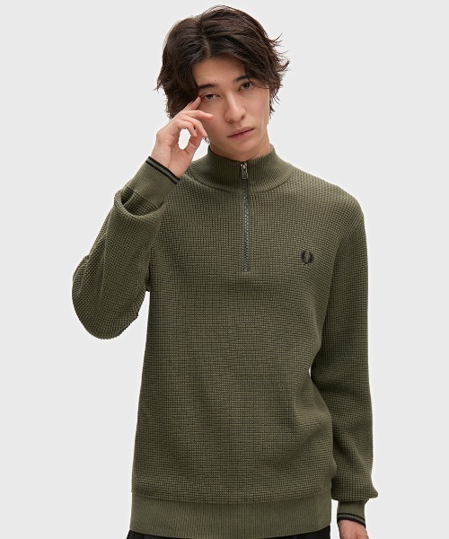 FRED PERRY(フレッドペリー)の「【先行予約受付中】Waffle Stitch Half Zip Jumper/ワッフルステッチハーフジップニット(ニット/セーター・メンズ・ブラック/オートミール/ダークブルー/ベージュ/ブラック系その他/グリーン/ベージュ系その他・S/M/L/XS)」の1枚目の写真