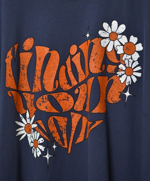 Revo.(レボ)の「MODISH GAZE ハート ピグメントTシャツ(Tシャツ/カットソー・レディース・アイボリー/ネイビー・FREE)」の5枚目の写真