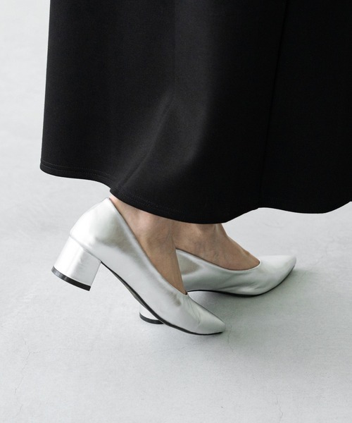 welleg(ウェレッグ)の「ポインテッドトゥ チャンキーヒール パンプス(パンプス・レディース・チャコールグレー/シルバー/ブラック/グレイッシュベージュ・21.5cm/22.0cm/22.5cm/23.0cm/23.5cm/24.0cm/24.5cm/25.0cm/25.5cm/26.0cm)」の16枚目の写真