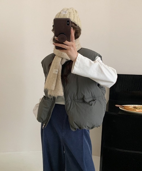 Ritzy（リッツィー）の「ノーカラー ショート丈 エコダウンベスト（ダウンベスト・レディース・ホワイト/マスタード/グレー/ブラック・M/L）」の3枚目の写真