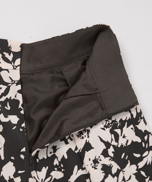 EMMEL REFINES（エメルリファインズ）の「＜EMMEL REFINES＞EM フラワープリント タックスカート（スカート・レディース・その他1/ダークブラウン・S/M）」の17枚目の写真