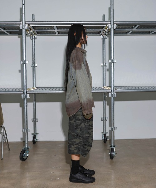 FOLLOWIN（フォロウィン）の「[UNISEX]ビンテージウォッシング・オーバーフィットデニムシャツ（シャツ/ブラウス・レディース・ブルー・FREE）」の3枚目の写真