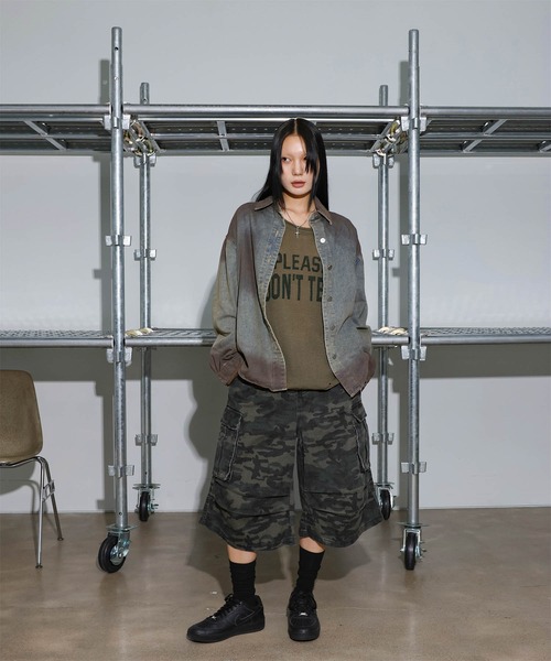 FOLLOWIN（フォロウィン）の「[UNISEX]ビンテージウォッシング・オーバーフィットデニムシャツ（シャツ/ブラウス・レディース・ブルー・FREE）」の5枚目の写真