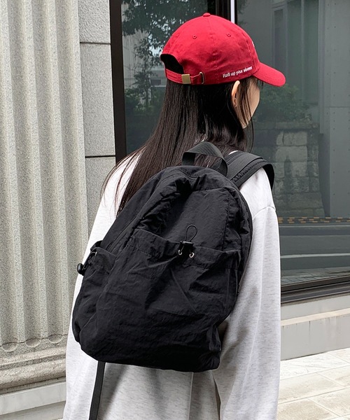 lilful(リルフル)の「ドロストポケットナイロンリュック(バックパック/リュック・レディース・ブラック/アイボリー・F)」の12枚目の写真