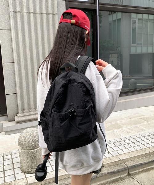 lilful(リルフル)の「ドロストポケットナイロンリュック(バックパック/リュック・レディース・ブラック/アイボリー・F)」の15枚目の写真