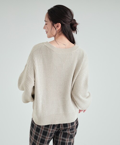 Cutie Blonde(キューティーブロンド)の「◆【S-LL/前後2WAY】大人のゆるさが魅力 ベロア風ラメモールニット(ニット/セーター・レディース・ベビーピンク/オリーブ/ネイビー/ナチュラル・04/03/02/01)」の6枚目の写真