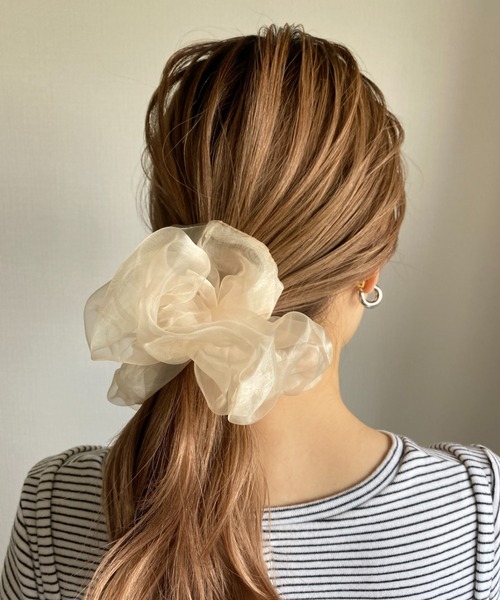 ciite'（シーテ）の「エアリービッグシュシュ（シュシュ・レディース・ベージュ/グレー/カーキ・FREE）」の2枚目の写真