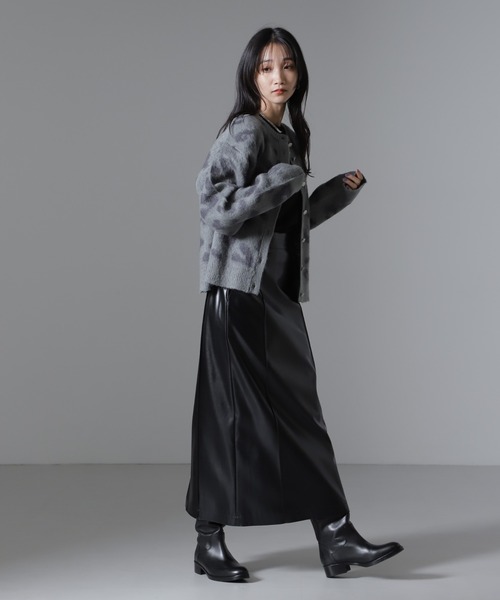 PENNEYS(ぺニーズ)の「PENNEYS別注TheFOXレオパードクルーカーディガン(ニット/セーター・レディース・ベージュ/チャコール/グレー・FREE)」の4枚目の写真