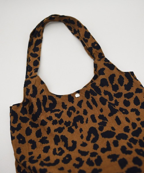 styiro(スタイロ)の「ヒョウ柄トートバッグ(トートバッグ・レディース・ブラウン/ブラウン系その他・FREE)」の7枚目の写真