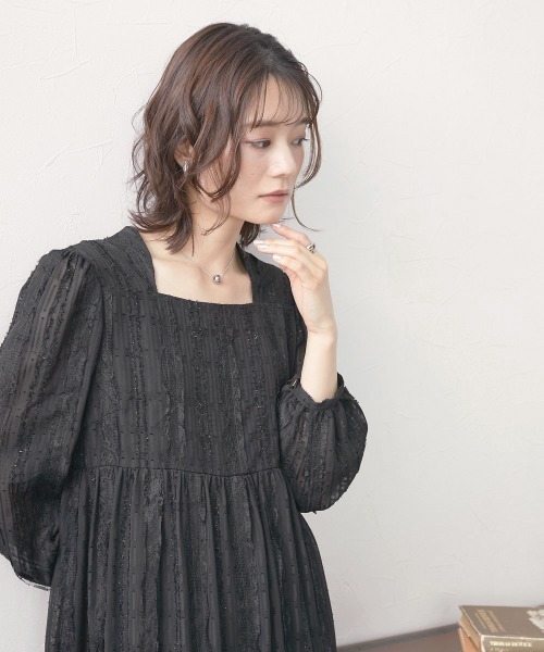 Neina(ネイナ)の「カットジャガード切り替えバックリボンデザインワンピースドレス 大きいサイズ有 〔Neina〕(ドレス・レディース・ブラック/ブラウン・3L/LL/L/M)」の8枚目の写真