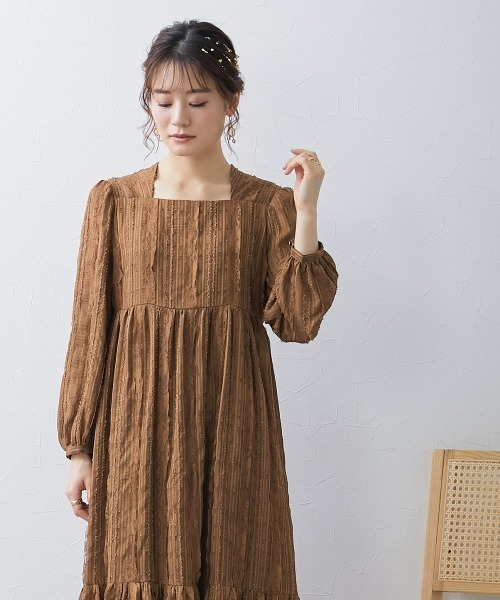 Neina(ネイナ)の「カットジャガード切り替えバックリボンデザインワンピースドレス 大きいサイズ有 〔Neina〕(ドレス・レディース・ブラック/ブラウン・3L/LL/L/M)」の13枚目の写真