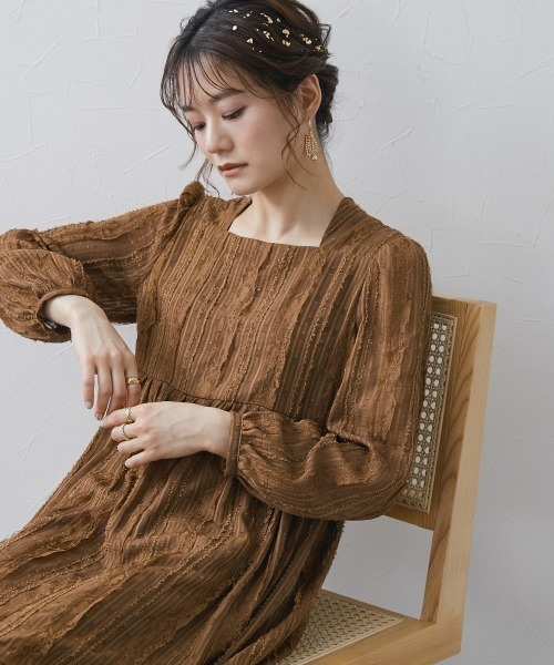 Neina(ネイナ)の「カットジャガード切り替えバックリボンデザインワンピースドレス 大きいサイズ有 〔Neina〕(ドレス・レディース・ブラック/ブラウン・3L/LL/L/M)」の14枚目の写真