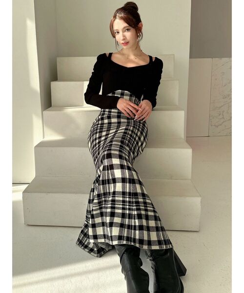 RESEXXY（リゼクシー）の「ショルダーオープンマーメイドニット