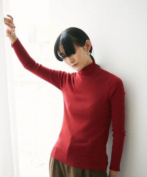 Lutim by u(ルチバイユー)の「シアーリブタートルニット(ニット/セーター・レディース・ベージュ/ブラウン/レッド/ブラック/アイボリー・FREE)」の17枚目の写真