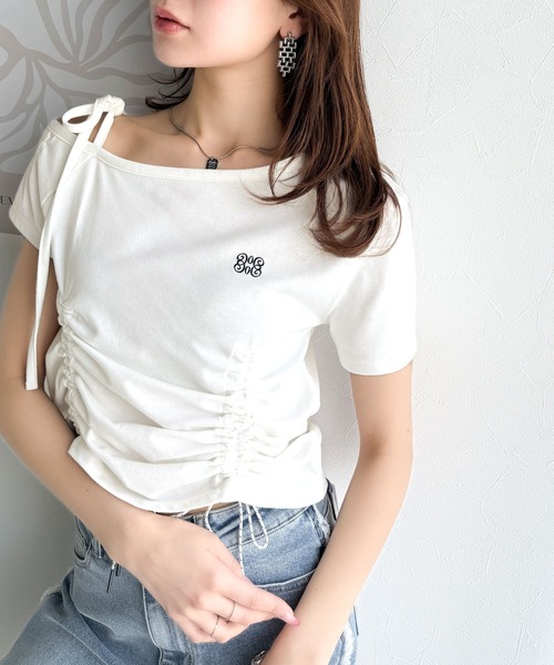 mily bilet(ミウィビレット)の「【mily bilet】自分らしさが光る。ワンショルダー胸刺繍肩リボンドロストカットソー(Tシャツ/カットソー・レディース・アイボリー/ブラック/ホワイト×ブラック/杢グレー/ブラック系その他・SMALL/MEDIUM/LARGE/X-LARGE)」の16枚目の写真