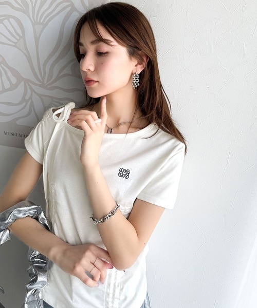 mily bilet(ミウィビレット)の「【mily bilet】自分らしさが光る。ワンショルダー胸刺繍肩リボンドロストカットソー(Tシャツ/カットソー・レディース・アイボリー/ブラック/ホワイト×ブラック/杢グレー/ブラック系その他・SMALL/MEDIUM/LARGE/X-LARGE)」の17枚目の写真