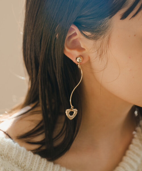 Kastane（カスタネ）の「【fiw.】ハートモチーフイヤリング（イヤリング・レディース・ゴールド/シルバー・FREE）」の2枚目の写真