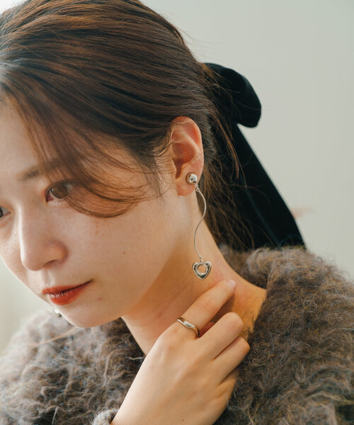 Kastane（カスタネ）の「【fiw.】ハートモチーフイヤリング（イヤリング・レディース・ゴールド/シルバー・FREE）」の3枚目の写真