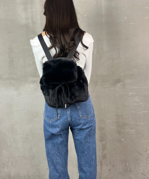 Loco Ocean(ロコオーシャン)の「ふわもこボアミニリュック(バックパック/リュック・レディース・ホワイト/ブラック・ONE SIZE)」の5枚目の写真