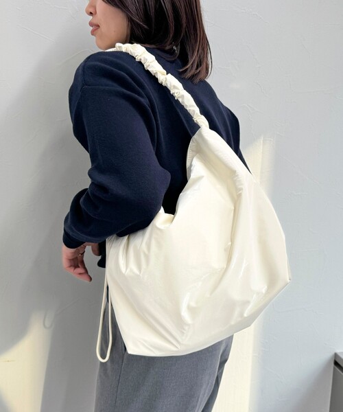 fredy emue（フレディエミュ）の「シャインクロスドロストショルダーバッグ（ショルダーバッグ・レディース・キナリ/ブラック・FREE）」の10枚目の写真