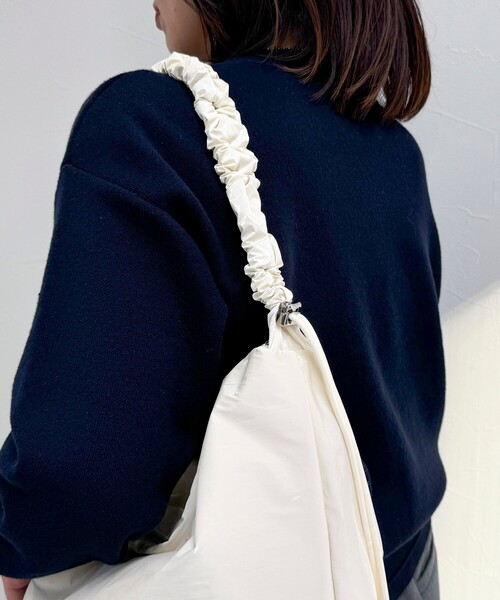 fredy emue（フレディエミュ）の「シャインクロスドロストショルダーバッグ（ショルダーバッグ・レディース・キナリ/ブラック・FREE）」の11枚目の写真