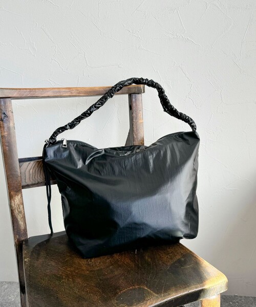 fredy emue（フレディエミュ）の「シャインクロスドロストショルダーバッグ（ショルダーバッグ・レディース・キナリ/ブラック・FREE）」の13枚目の写真