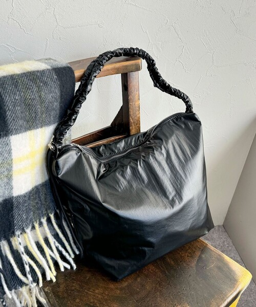 fredy emue（フレディエミュ）の「シャインクロスドロストショルダーバッグ（ショルダーバッグ・レディース・キナリ/ブラック・FREE）」の14枚目の写真