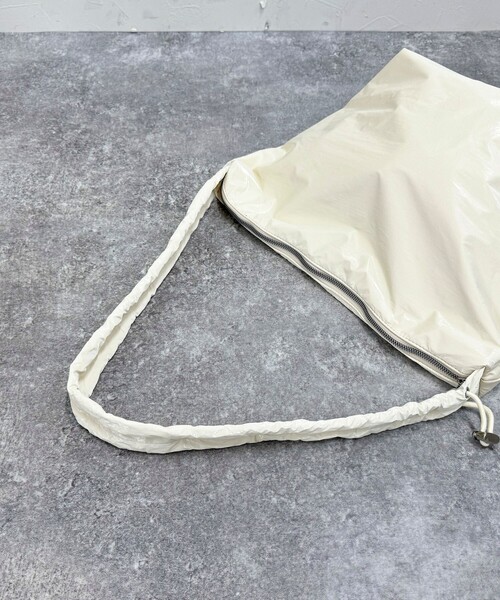 fredy emue（フレディエミュ）の「シャインクロスドロストショルダーバッグ（ショルダーバッグ・レディース・キナリ/ブラック・FREE）」の20枚目の写真