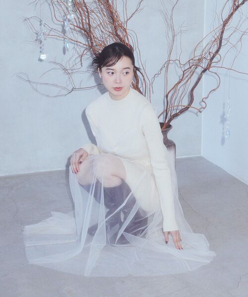 earth music&ecology(アースミュージックアンドエコロジー)の「ねじりチュールキャミワンピース(ワンピース・レディース・ブラック/グレイッシュベージュ/ホワイト・FREE)」の13枚目の写真