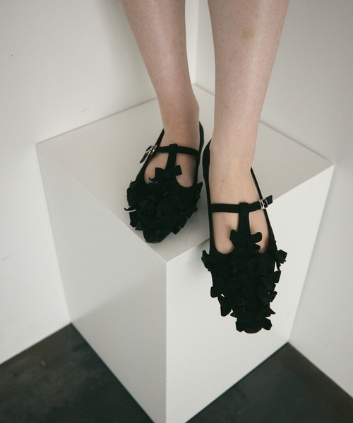Lutim by u(ルチバイユー)の「Pointed Toe Ribbon Flat Pumps / ポインテッドトゥリボンフラットパンプス(パンプス・レディース・ブラック/ブラウン・37/39)」の3枚目の写真