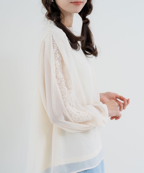 ANNA LUNA(アンナルナ)の「【ANNA LUNA】オケージョン にも使える◎袖のスリットからのぞく レース がポイントの 上品ブラウス!(シャツ/ブラウス・レディース・オフホワイト/ベージュ/ブラック/サックスブルー/ベージュ系その他/ホワイト系その他・MEDIUM)」の4枚目の写真