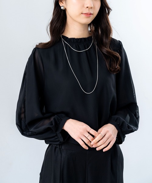 ANNA LUNA(アンナルナ)の「【ANNA LUNA】オケージョン にも使える◎袖のスリットからのぞく レース がポイントの 上品ブラウス!(シャツ/ブラウス・レディース・オフホワイト/ベージュ/ブラック/サックスブルー/ベージュ系その他/ホワイト系その他・MEDIUM)」の17枚目の写真