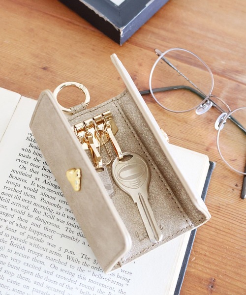 LAKOLE（ラコレ）の「ハートスタッズキーケース / 286262（キーケース/キーアクセサリー・レディース・その他2/ブルー・FREE）」の3枚目の写真