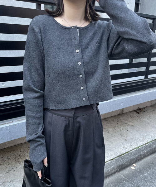 mline（エムライン）の「[mline]ロゴ刺繍チビカーデ（ニット/セーター・レディース・チャコールグレー/ネイビー/ベージュ/ピンク・FREE）」の7枚目の写真