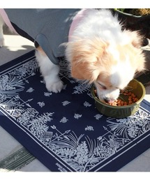 POST GENERAL（ポストジェネラル）の「【DOGS FOR PEACE /ドッグス フォー ピース】バンダナ フィーディングマット /#DFP 033（ペット用クッション/マット・メンズ）」