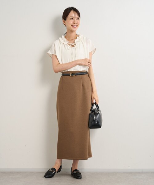 un dix cors（アンディコール）の「《Iラインの美シルエット》バックスリットダンボールナロースカート（スカート・レディース・モカ/ブラック/グレイッシュベージュ・FREE/S）」の13枚目の写真