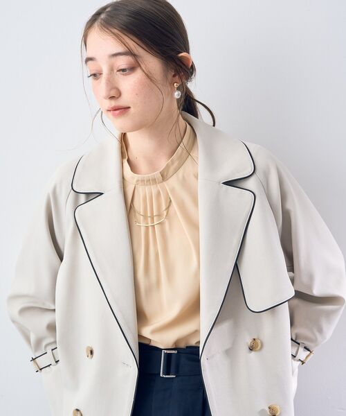 YECCA VECCA（イェッカヴェッカ）の「パイピングショートトレンチコート（トレンチコート・レディース・ベージュ/グレイッシュベージュ/ネイビー・FREE）」の20枚目の写真