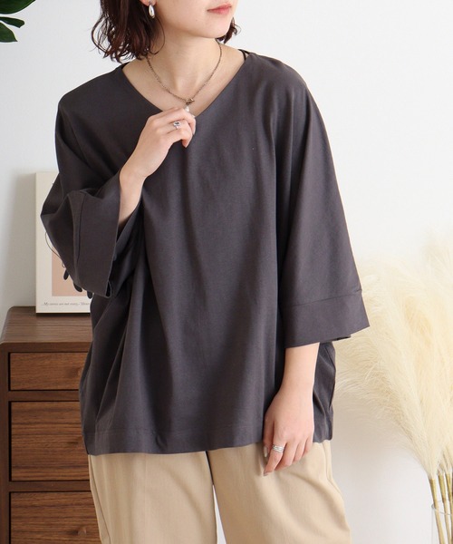 atONE(アットワン)の「Vネック7分袖ドルマンTシャツ(Tシャツ/カットソー・レディース・オフホワイト/ミント/グレイッシュベージュ/チャコールグレー/ブラック・M-L/LL~3L/4L~5L)」の1枚目の写真