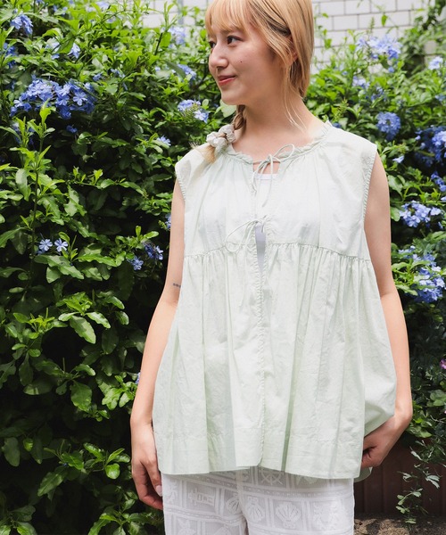 BEAMS BOY（ビームスボーイ）の「コットン ギャザー ノースリーブ シャツ（シャツ/ブラウス・レディース・オフホワイト/ブラック/ミント・ONE SIZE）」の5枚目の写真