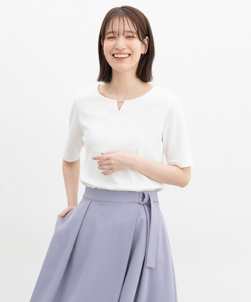 Honeys(ハニーズ)の「【UVカット】メタルパーツ付トップス(Tシャツ/カットソー・レディース・ホワイト/ライトグレー/ラベンダー/ブラック・L/LL/M/S)」の2枚目の写真