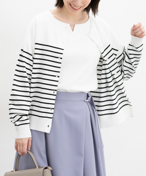 Honeys(ハニーズ)の「【UVカット】メタルパーツ付トップス(Tシャツ/カットソー・レディース・ホワイト/ライトグレー/ラベンダー/ブラック・L/LL/M/S)」の9枚目の写真