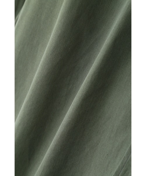 MHL.（エムエイチエル）の「COTTON CUPRA PLAINWEAVE（シャツ/ブラウス・メンズ・カーキ/ネイビー系1・SMALL/LARGE/MEDIUM）」の7枚目の写真