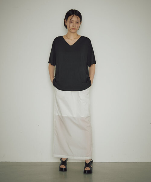 earthy(アーシー)の「シアーナイロンタイトスカート(スカート・レディース・ブラック/ホワイト・SMALL/MEDIUM)」の3枚目の写真