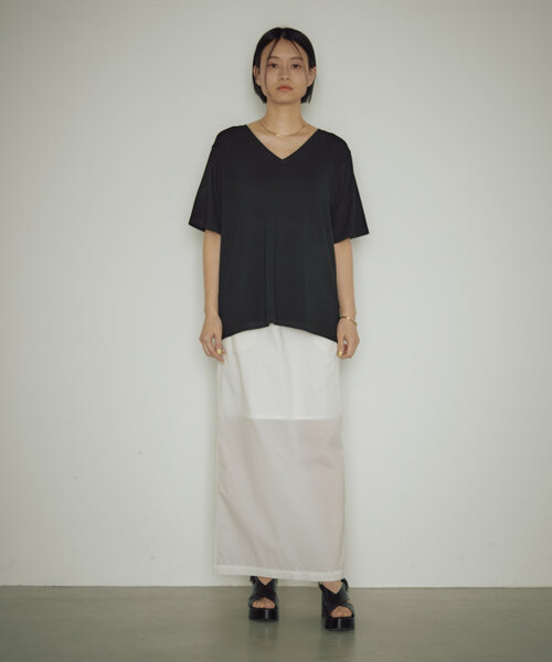 earthy(アーシー)の「シアーナイロンタイトスカート(スカート・レディース・ブラック/ホワイト・SMALL/MEDIUM)」の4枚目の写真
