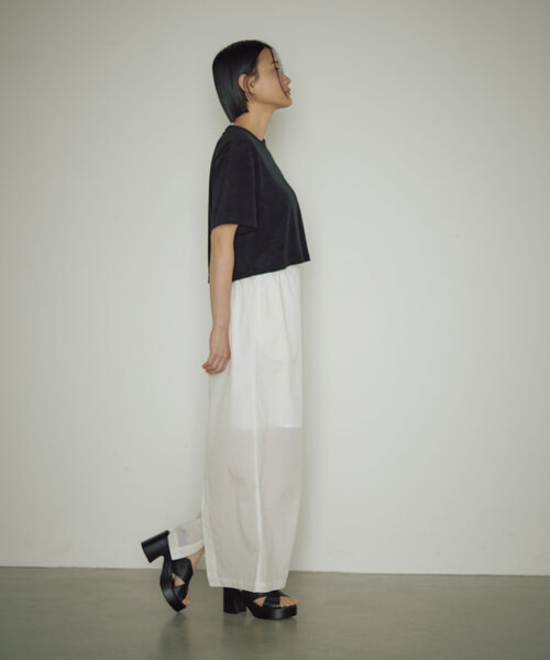 earthy(アーシー)の「シアーナイロンタイトスカート(スカート・レディース・ブラック/ホワイト・SMALL/MEDIUM)」の11枚目の写真